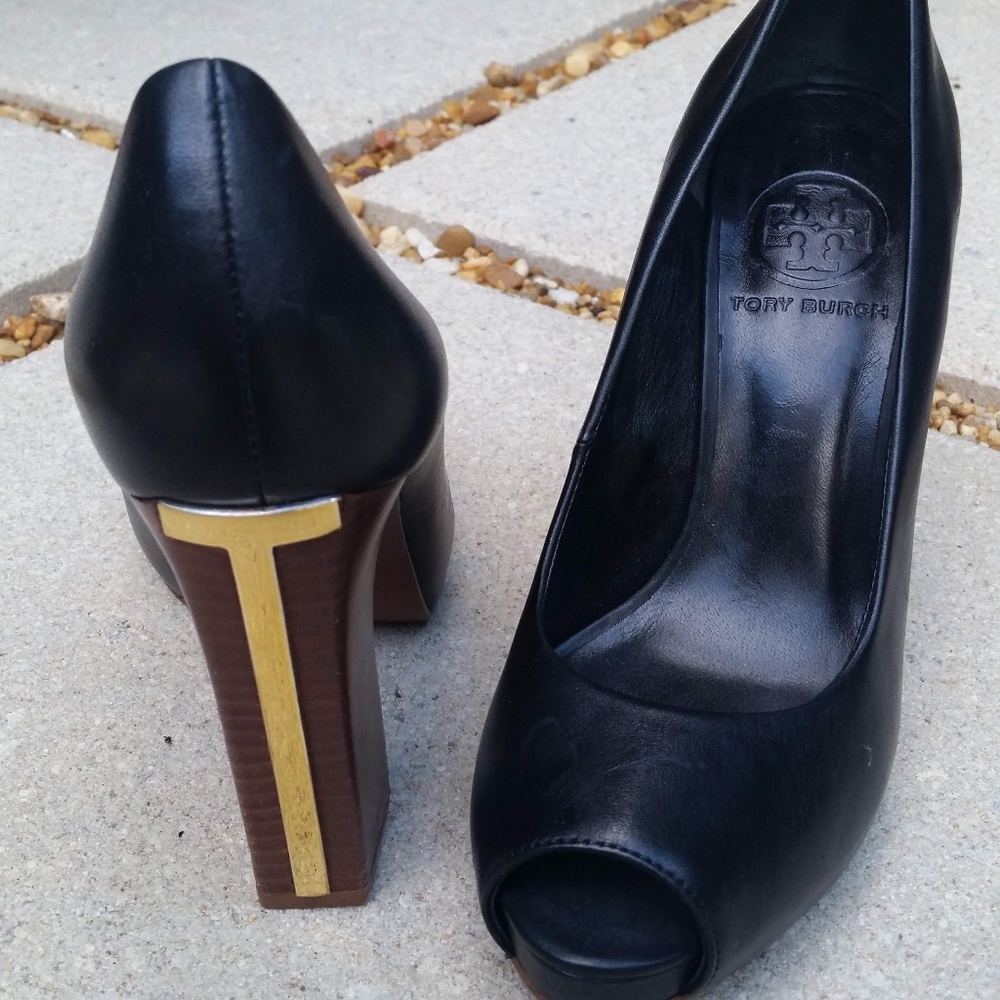 Tory Burch black leather platform pumps Gold T